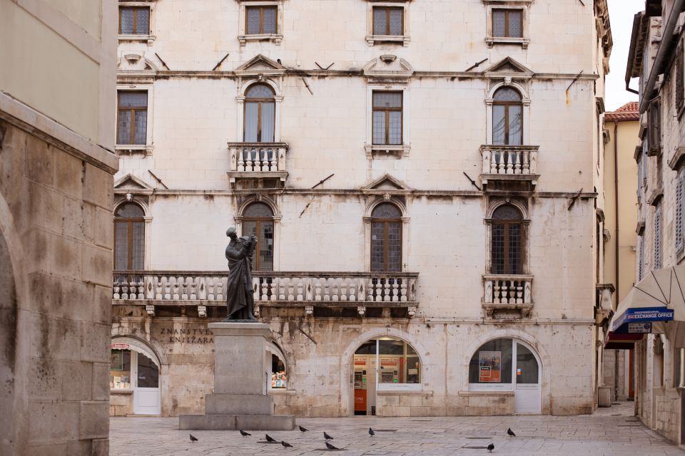 Split: Palace & Old Town Private Walking Tour-Entrance incl. - City Lodge/Loggia and the Golden Gate approach