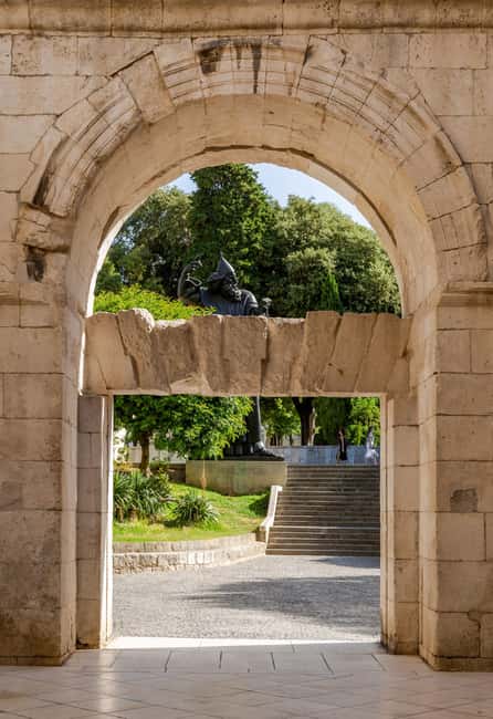 Split: Private Walking Tour and Diocletian's Palace - Meet at South Tours: Start Fast, Stay On Track