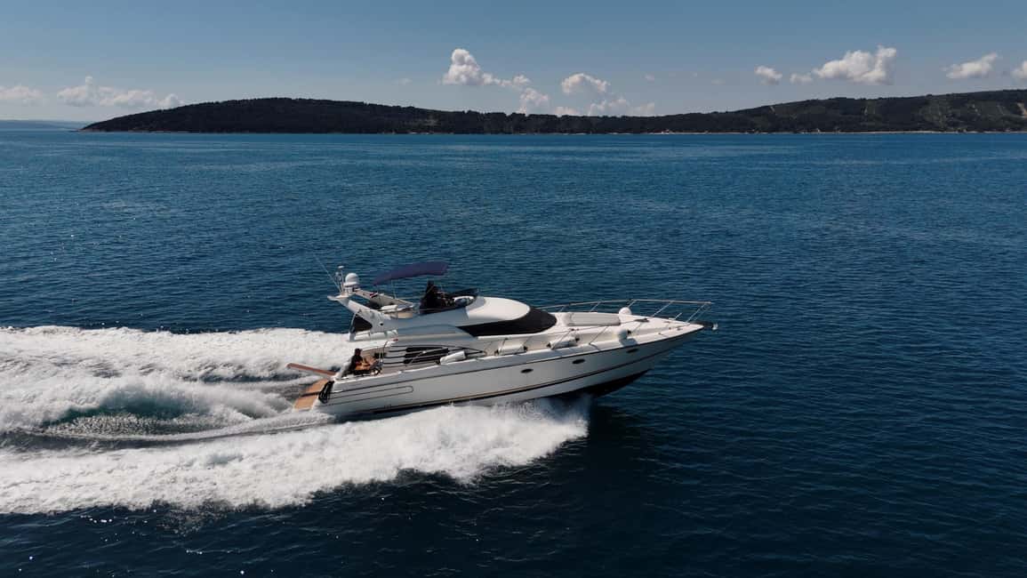 Split: Private Yacht Day Trip - Onboard comfort: music system, ice maker, and small luxuries that add up