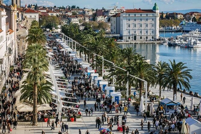Split Quest Experience: Discover the City - Marulić’s streets and statues: literature in stone