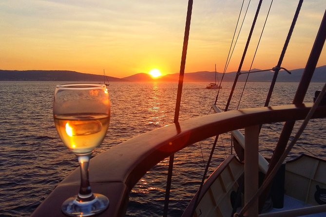 Split Sunset Cruise With Live Music - Boarding the Polaris: where you go and how to get seated early