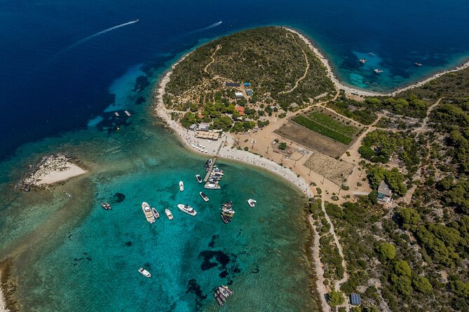 Split/Trogir: Blue Cave, Vis and Hvar Small Group Tour - Stop 2: Komiža on Vis — fishing village pace and movie-fan bonus