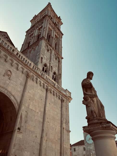 Split: Trogir Open Top Bus Trip + Free Split Walking Tour - Meeting your open-top red bus in Split (and what to watch for)