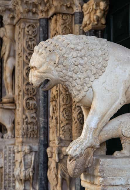 Trogir 1.5-Hour City Tour - Knežev Dvor: Where Power Gets Its Place in the Story