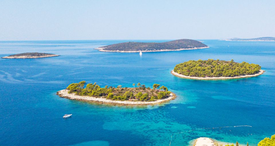 Trogir: White Lagoon, Maslinica & Blue Lagoon Speedboat Tour - Comfort and safety: who should think twice about the speedboat
