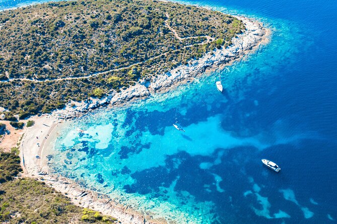 VIS Island (Mamma Mia Island) PRIVATE TOUR - On-board comfort: what’s included that actually helps