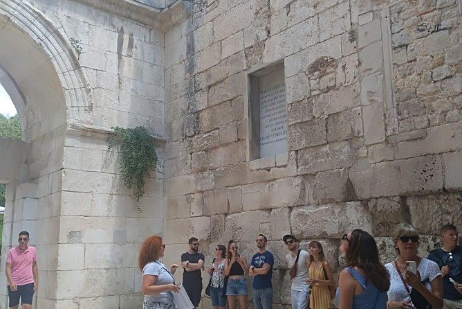 Walk through Split with an archeologist - Starting at the Gregory of Nin statue: a fast way to get oriented