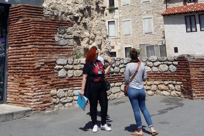 Walk through Split with an archeologist - Antonjeta’s guide style: personal attention in plain language