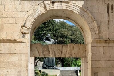 Walking tour of Split with an Art Historian - Gregory of Nin and the toe ritual: art history as local culture