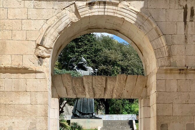 Walking tour of Split with an Art Historian - Gregory of Nin and the toe ritual: art history as local culture